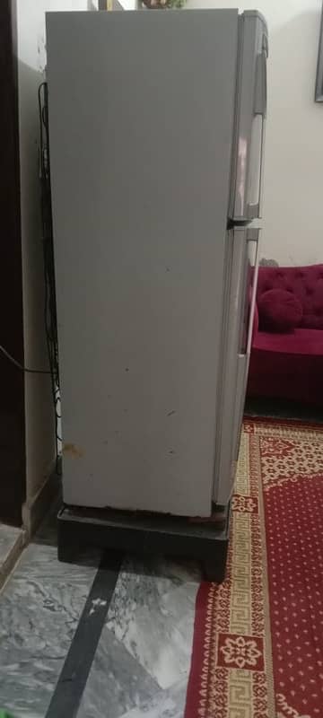 Dawlance medium size refrigerator 1