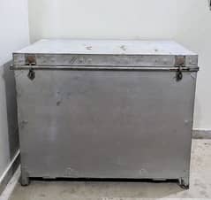 Iron Box (paiti) for sale