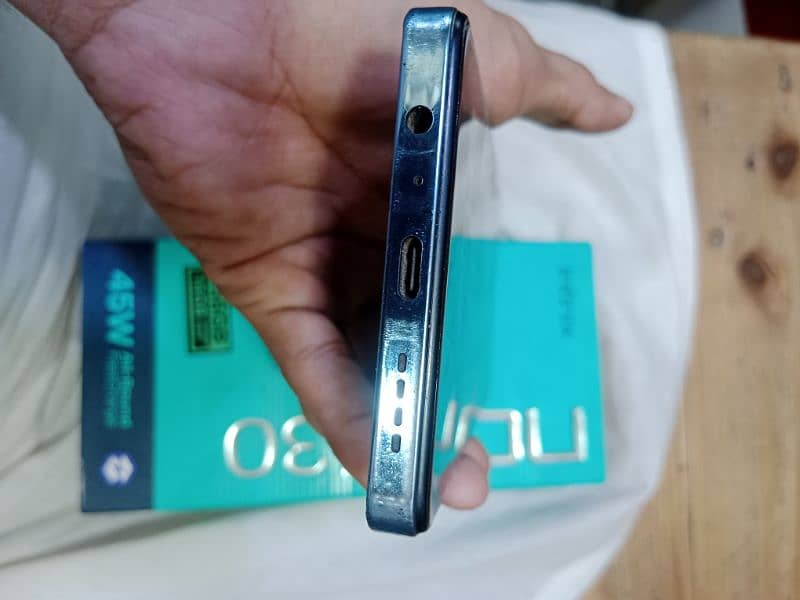 infinix not 30  16 GB ram 256 GB memori box charger 4