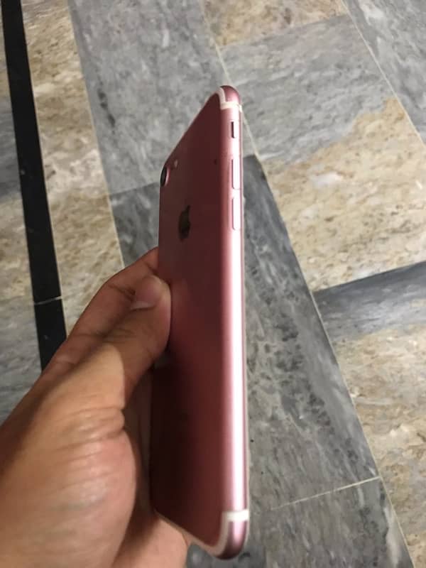 iPhone 7 128gb pta approved 1