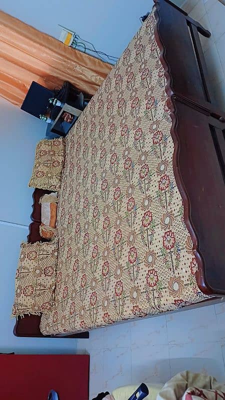 2 single bed in a very gd condition . 2