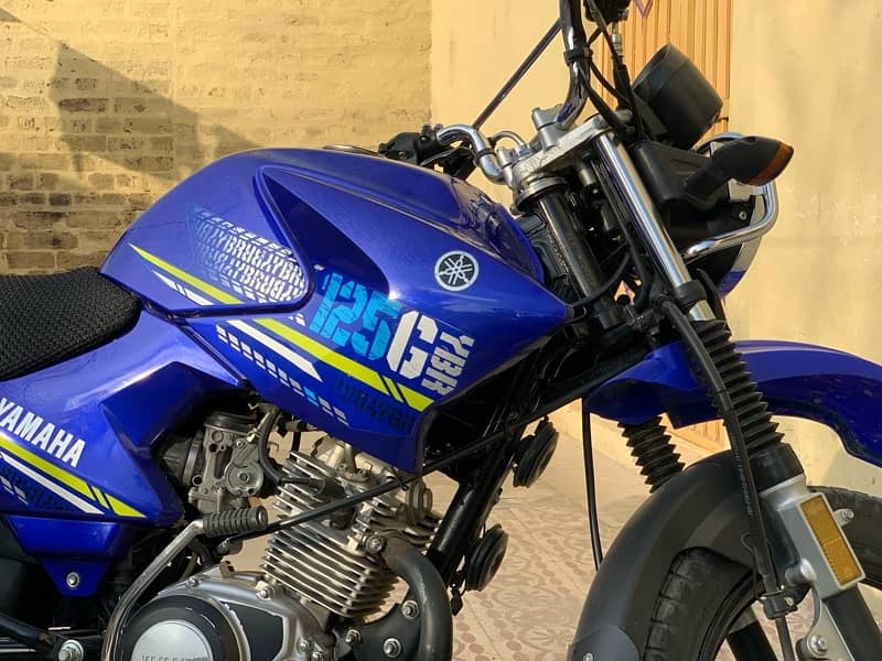 Yahama YBR125G blue colour 2019 modal 3