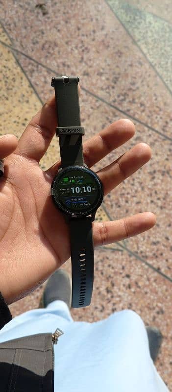 Garmin Watch Vanu 3s &  Forerunner 165 0