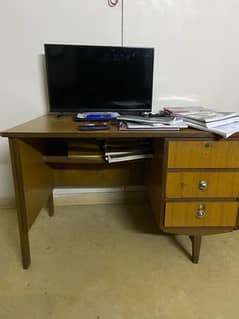 study table made out of good wood