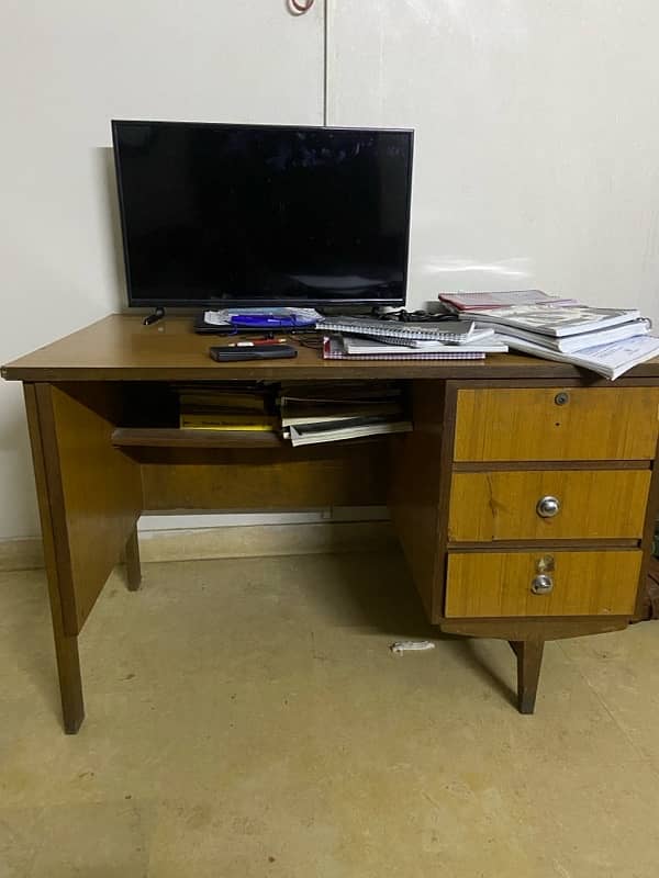 study table made out of good wood 2