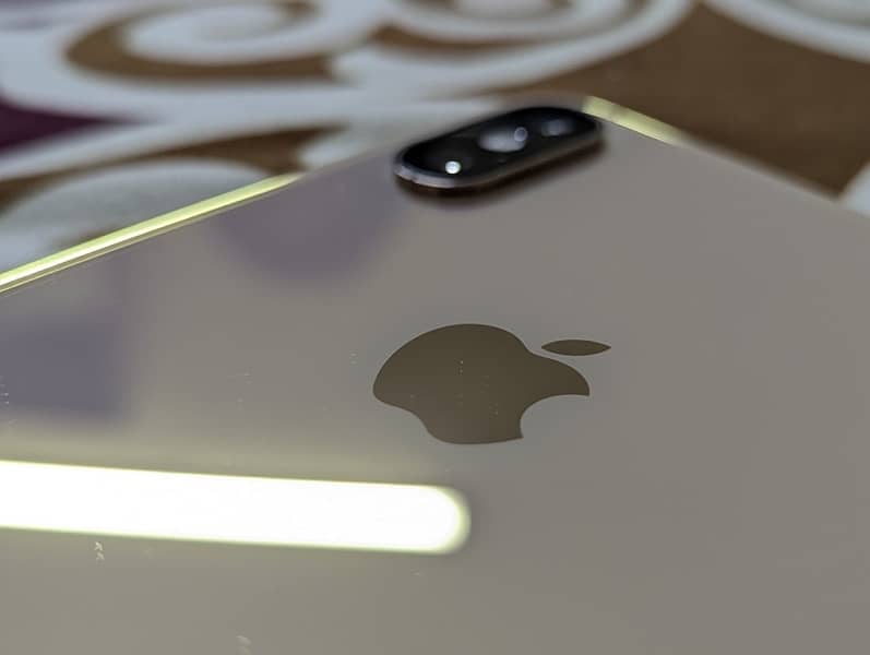 Iphone XSMax For Sale Gold Color 1