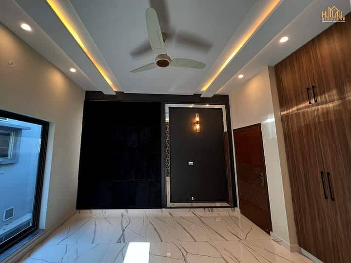 We Are Offering A 10 Marla Upper Portion Available For Rent In Jasmine Block Bahria Town 19