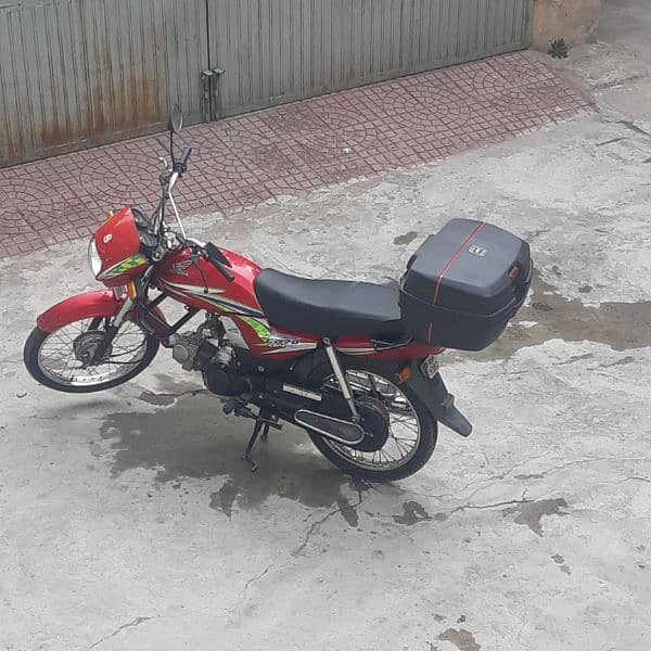 Honda CD 70 Dream 2017 Model for Sale – Excellent Condition 6