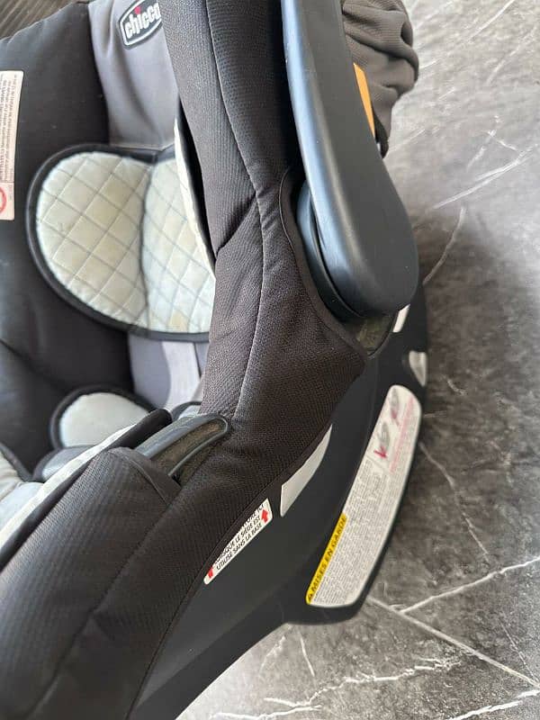 chicoo carry cot n car seat 3