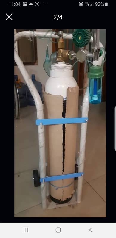 Portable Oxygen Cylinder with Moveable Trolley & Filled Gas 2