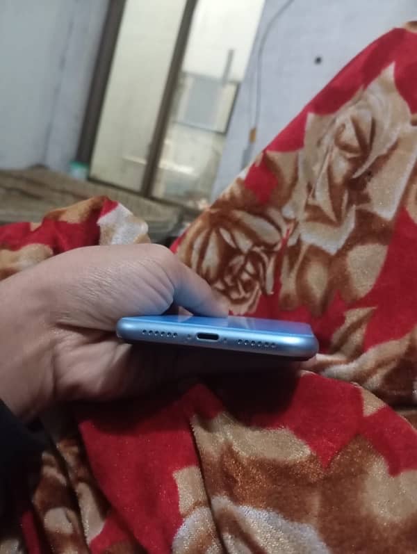 iPhone XR 0