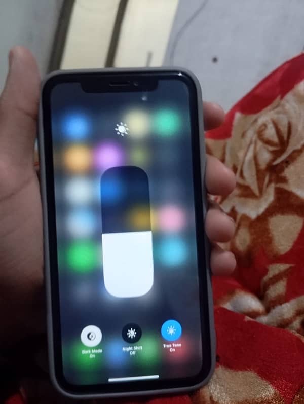 iPhone XR 7