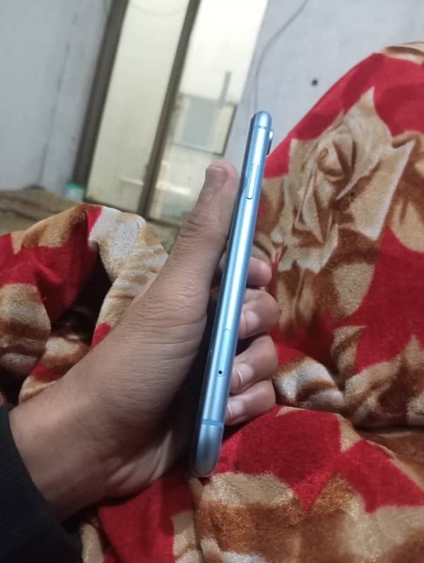 iPhone XR 8