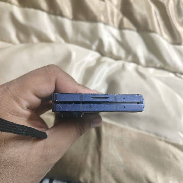 z fold 6 blue titanium 3