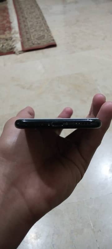 iphone 7 official PTA approve Condition 10/7Black colour 3