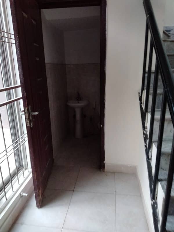 1 Kanal Upper Portion Available For Rent In Gulberg 3 Lahore 17