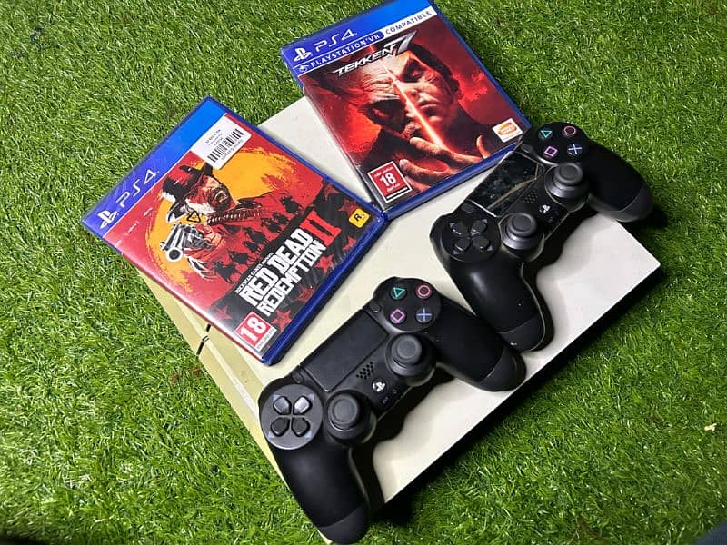 ps4 with two controllers and games 2