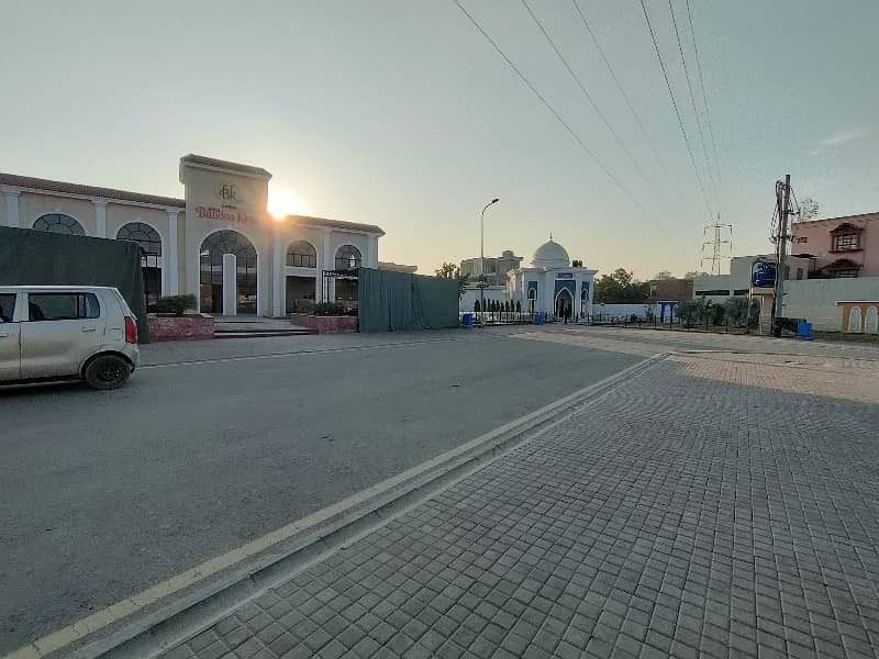 2.25 Marla Triple Storey Building Available For Rent At Green Avenue Commercial, Near Total Petroleum, 204 Chak, East Canal Road Faisalabad 4