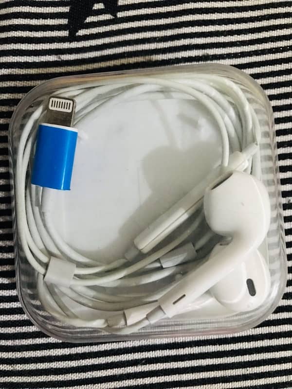 iphone Handfree Bluetooth earphone headphone 0