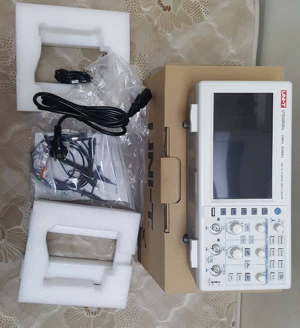 oscilloscope UNI-T UTD2052CL 50MHz 1