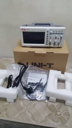 oscilloscope UNI-T UTD2052CL 50MHz