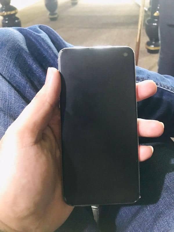 Samsung S10e only 3 months used. exchange possible 1