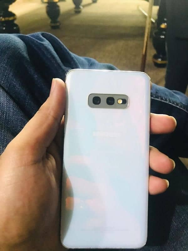 Samsung S10e only 3 months used. exchange possible 2