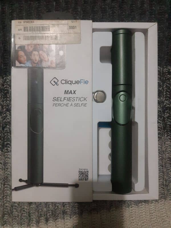 CliqueFie Max Selfie Stick 1