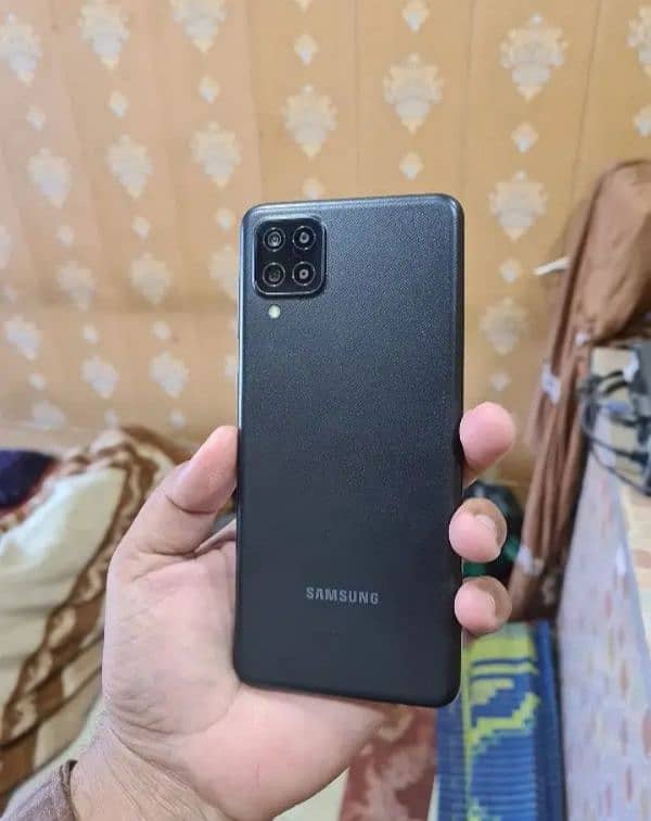 Samsung A12 mobile 4 sale 4/128GB condition supar long battery dul sim 1