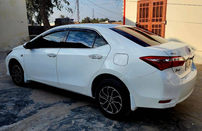 Toyota Altis Grande 2015 1