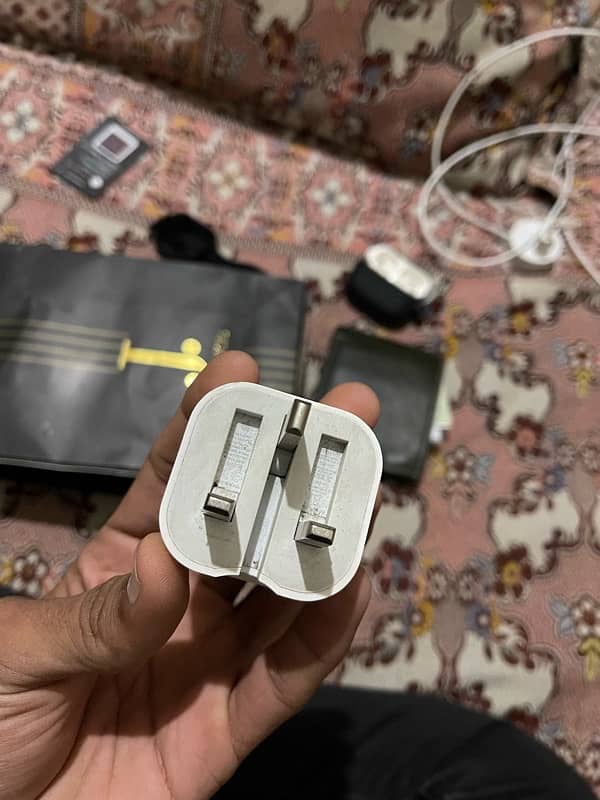 iPhone 20 ward charger 0