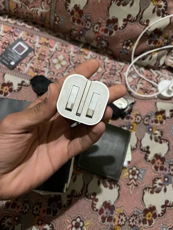 iPhone 20 ward charger 1