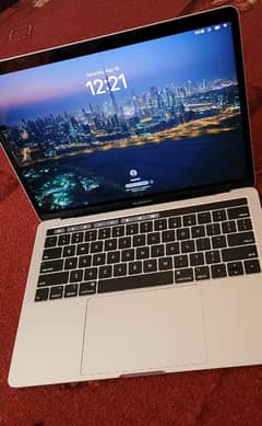 Macbook Pro 2018 with touch bar