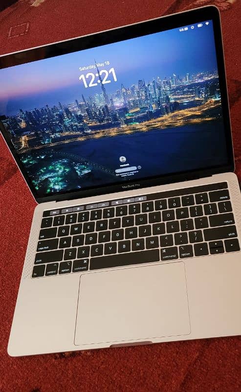 Macbook Pro 2018 with touch bar 0