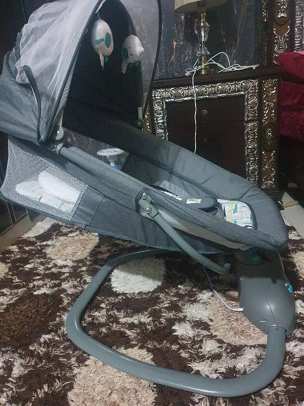 New condition ma apko bacho ka comfortable jhula 10/10 mil rha ha 3