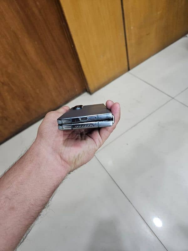 samsung z fold 4 inner screen damage 2