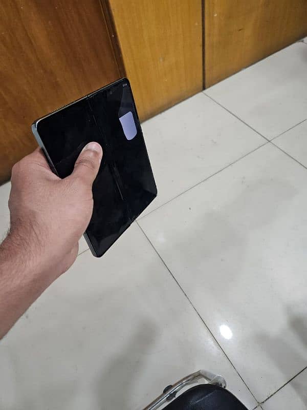 samsung z fold 4 inner screen damage 5