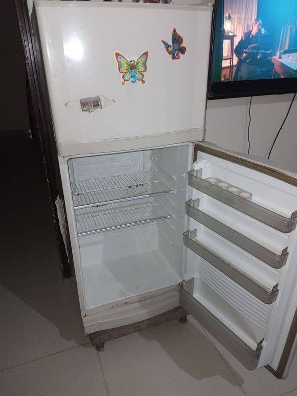 Dawlance Fridge Medium size 1