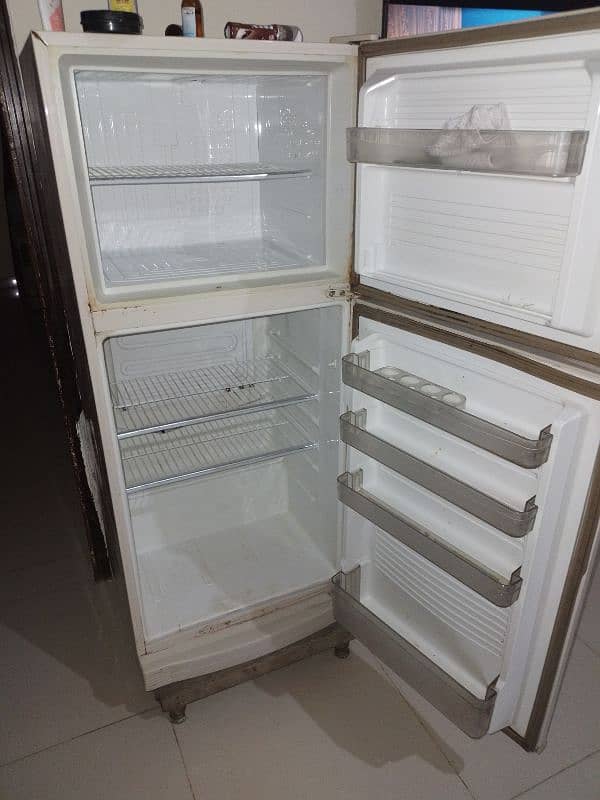 Dawlance Fridge Medium size 2