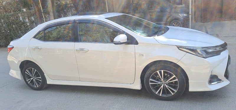 Toyota Altis Grande 2017 full option top of line 4