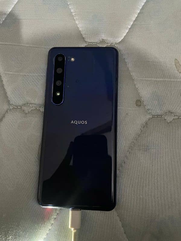 AQUOS R5| mint condition NON PTA 4