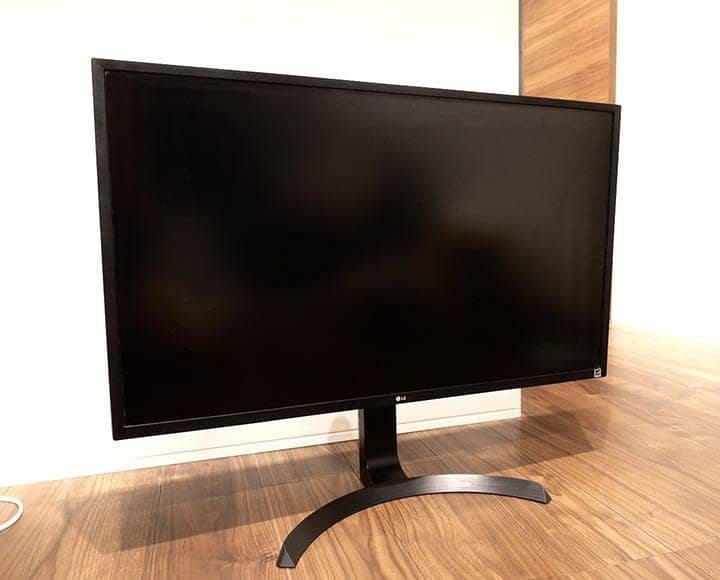 LG 32 Inch 4K UHD (3840 x 2160) AMD FreeSync Monitor 1