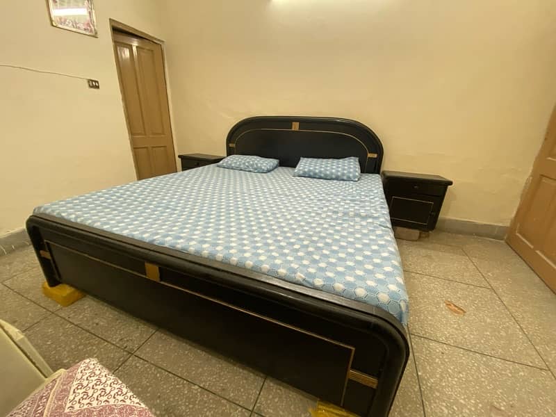 double bed with side tables and dressing - 0,3,0,1,7,1,0,4,4,0,0 9