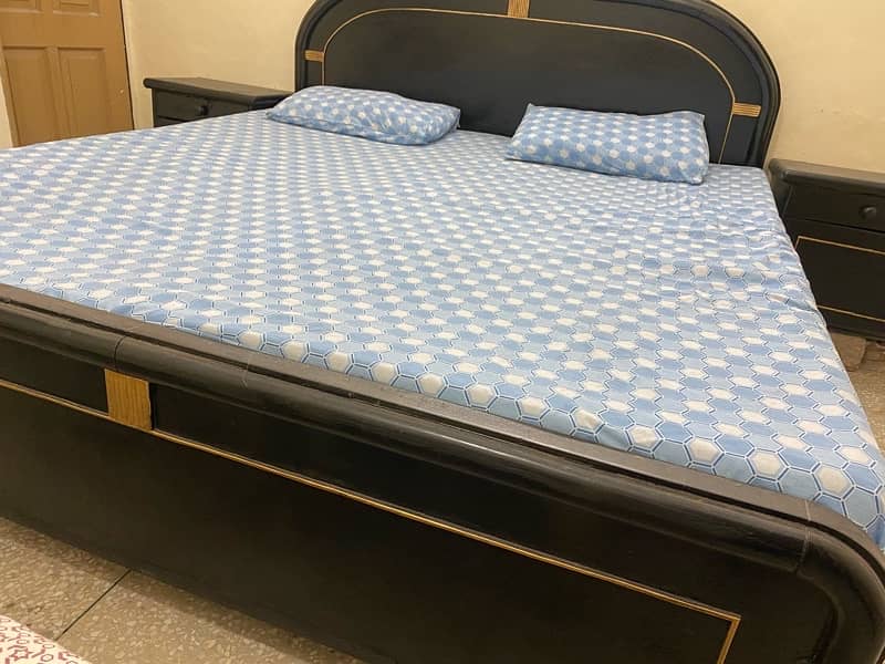double bed with side tables and dressing - 0,3,0,1,7,1,0,4,4,0,0 11