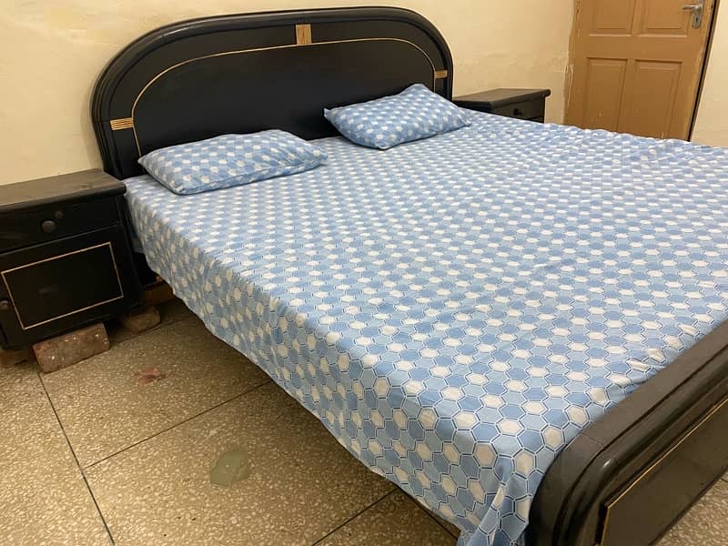 double bed with side tables and dressing - 0,3,0,1,7,1,0,4,4,0,0 13