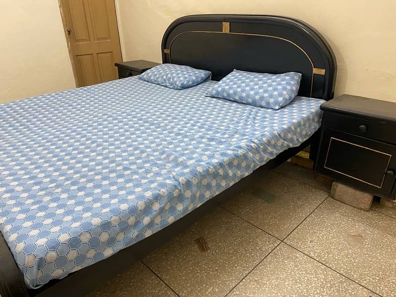 King size double bed side tables and dressing - 0,3,0,1,7,1,0,4,4,0,0 11