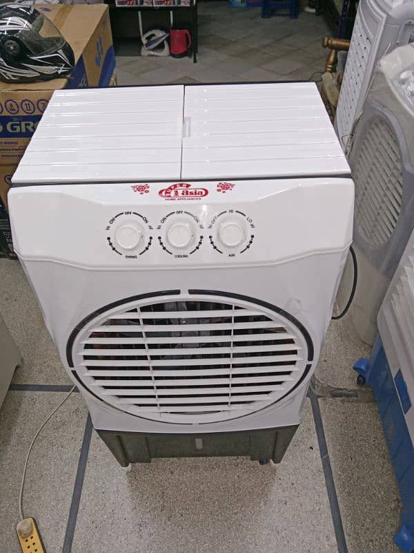 Ice box cooler available 1