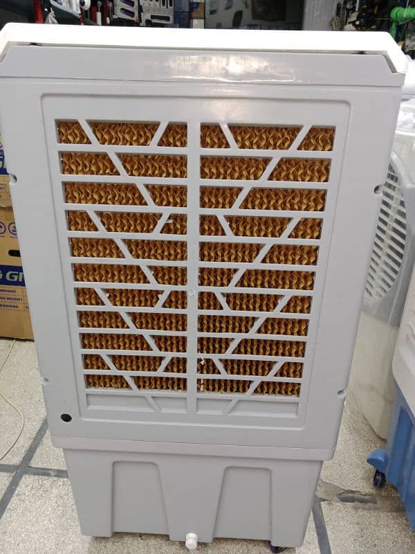 Ice box cooler available 3