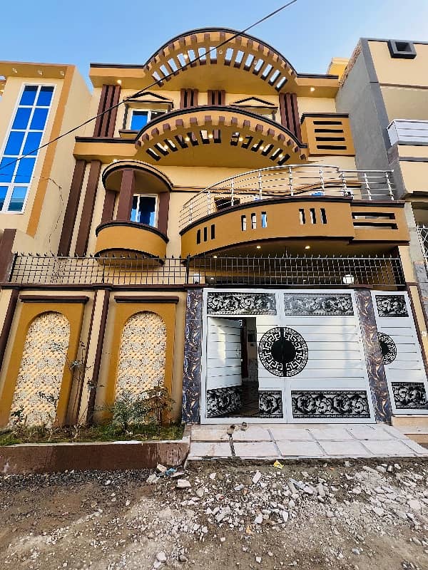 Aesthetic Prime Location House Of 5 Marla For sale Is Available 0