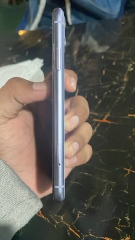 iphone 11 non pta 10/10 64 gb battry  orignal change 2